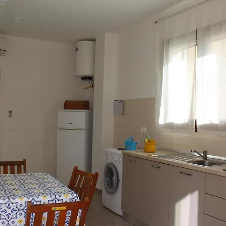 Casa Sandrina Piano Terra بيت للعطل